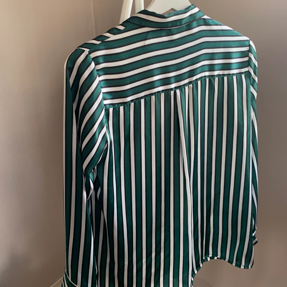 Randig skjortblus från GinaTricot - 90