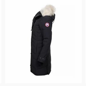 Canada goose lorette parka dam xxs  - Storlek xxs. kvitto finns. Säljer pga att den är för liten för mig. Jackan behöver kemtvättas.  vid snabbaffär kan jag gå ner i pris. 