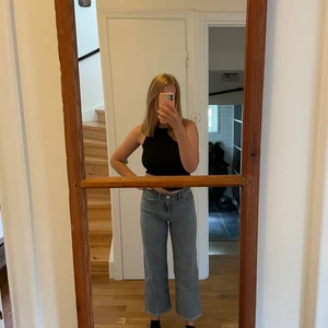 Jeans - Ankellånga jeans från Carin Wester. Kommer inte till användning därav säljer jag dem. Jättebra skick då jag knappt använd dem. 