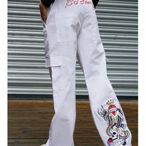 Ed hardy byxor  - Ed hardy byxor köpte på urban outfiters Storlek XS