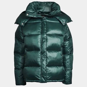 Grön jacka  - Jätte snygg grön jacka från bikbok som ej går att köpa längre! Bara använd ett fåtal gånger❣️