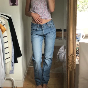 Levis jeans - Säljer mina fina levis 501 jeans som är i fint skick!💖 