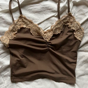 Topp - Topp från AliExpress som inte kommer till användning. Står ingen storlek men skulle gissa på s. Om du har några frågor så är det bara att kontakta! :)