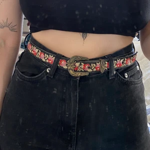 Skärp - Jättefint vintage skärp som inte används av mig. Möts i Stockholm eller skickar mot fraktkostnad 🥰