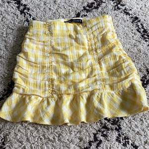 En zara kjol. Säljer för den är för liten. Aldrig andvänt bara testat 