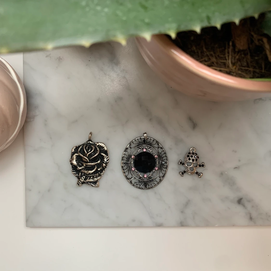 Berlocker i nyskick - 90