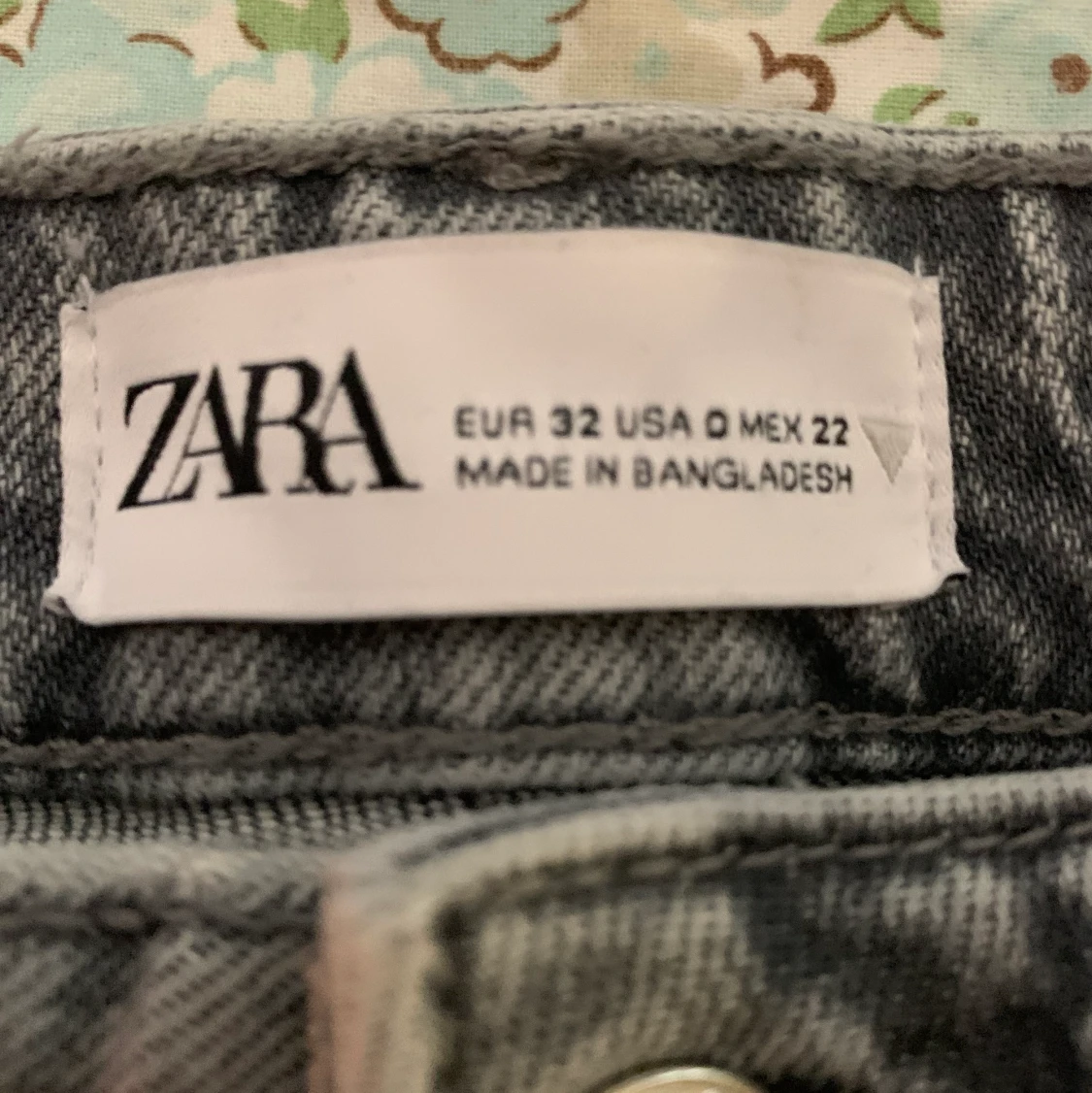 Grå zara jeans - 91