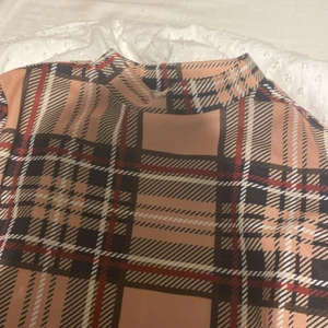 Klänning - Säljer klänning för 50kr. tight Och använd 0 gånger.