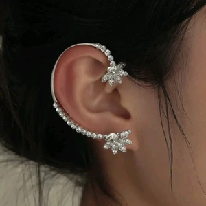 Örhänge med strassdekor - 1st örhänge med strassdekor