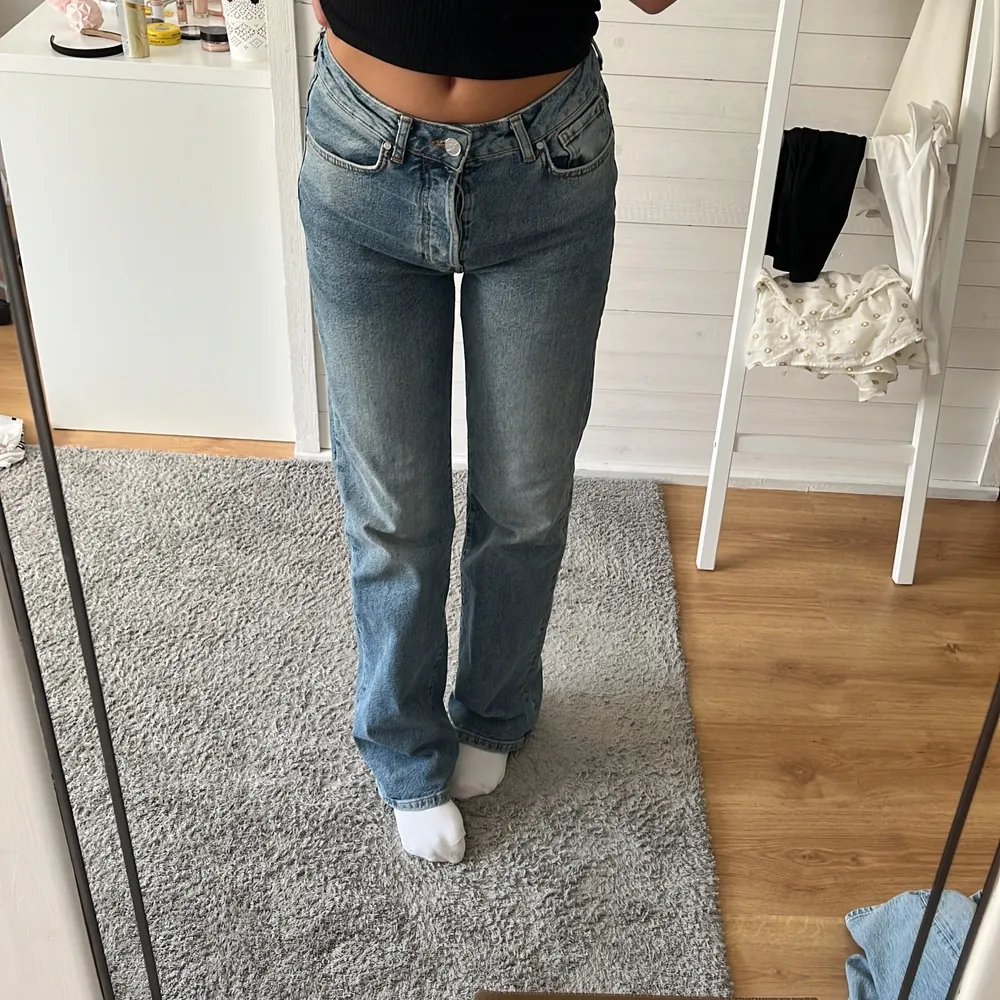 Midrise jeans från bikbok💕. Jeans & Byxor.