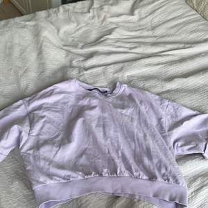 En lila söt t-shirt från lager 157❤️ köparen står för frakten 