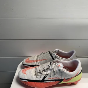 Nike phantom gt - Använda i en halv säsong, nypris 900 kr, pris kan diskuteras.