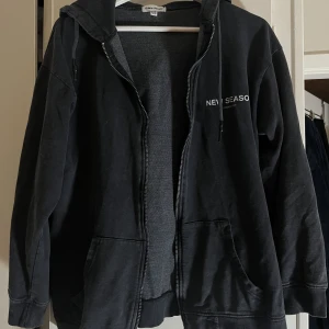 Mörkgrå huvtröja - Gott skick