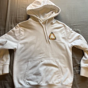 Palace hoddie  - En palace hosdie köpt från deras hemsida. Använd några gånger men väldigt bra skick. 