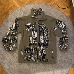 Fleecetröja XL - Supermysig och baggy fleecetröja raka vägen från Ecuador! Köp innan ursprungsbefolkningen får syn på den