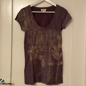 Diesel t-shirt  - A purple diesel t-shirt in size S. Not as dark a purple as in the pictures. A full length shirt from the 2000’s.