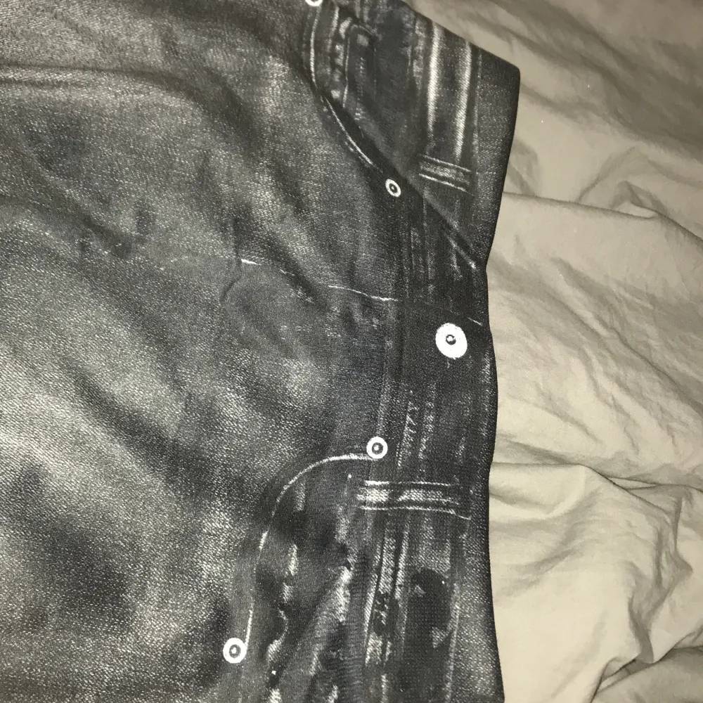  Fake jeans aldrig använd riktiga fickor där bak skönt material . Jeans & Byxor.