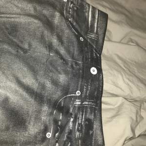  Fake jeans aldrig använd riktiga fickor där bak skönt material 