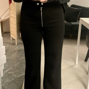 Kostymbyxor💕 - Säljer nu dessa kostymbyxor för de kommer ej till användning.  Fint skick.