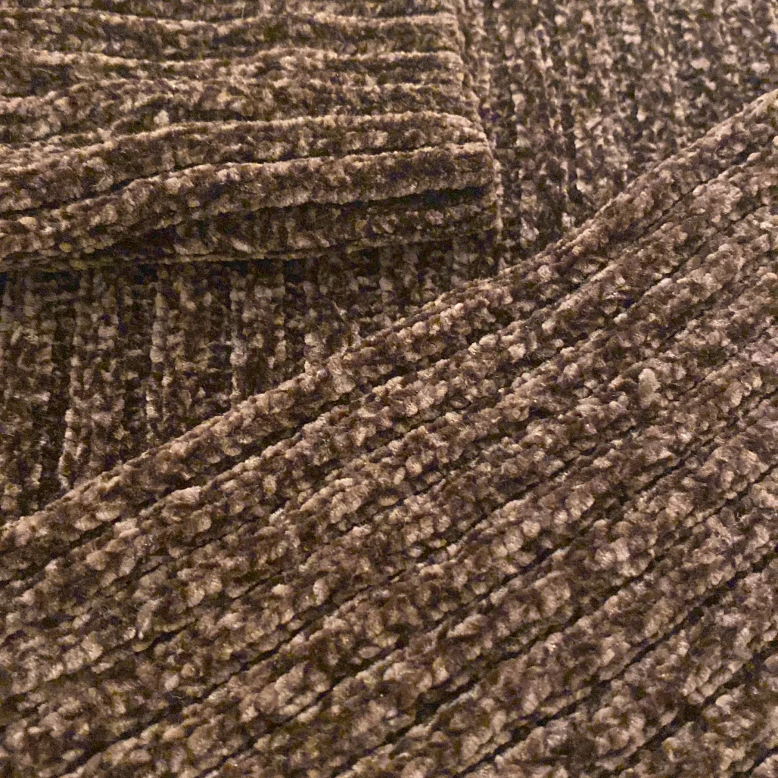 Brun/röd tjocktröja  - 90