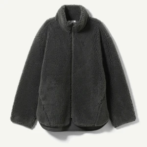 Teddy jacka - Från weekday🤍 perfekt till våren! Ordinarie pris 700kr 