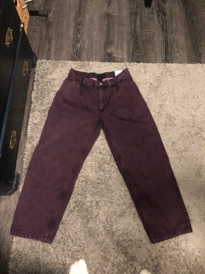 Polar Byxor - Säljer mina helt nya polar grund chinos. Beställde dom för ca 2 månader sedan för 1250kr men var lite för små för mig. Storlek 30/30. Kan gå ner i pris vid snabb affär. Skriv vid intresse!