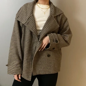 Arket jacka - Säljer min arket jacka pågrund av att den inte kommer till använda längre, sitter på som oversized snyggt.