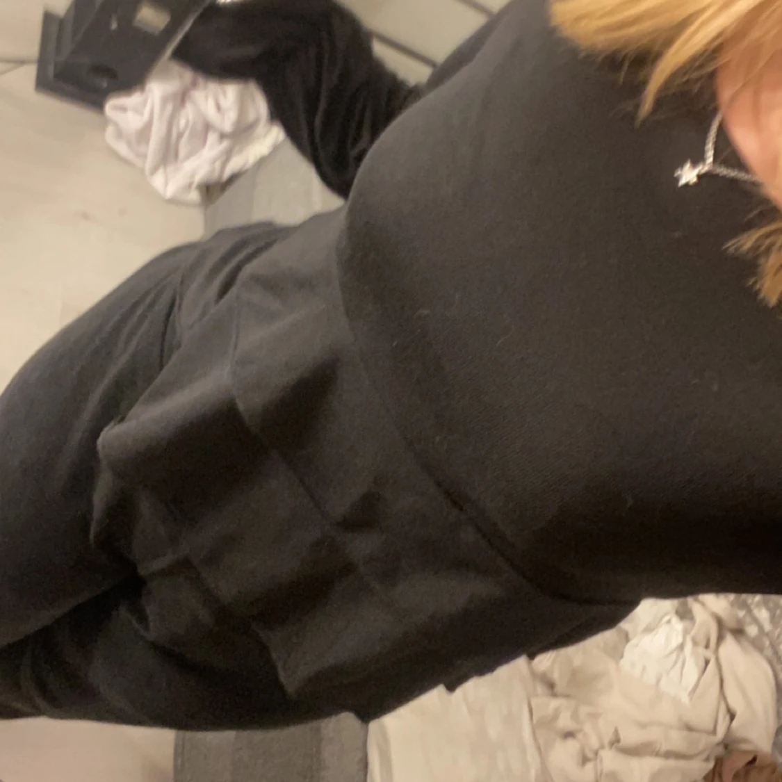 Svart volang tröja  - 91
