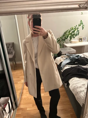 Kappa ifrån HM  - Band tillkommer självklart! Sparsamt använd. 