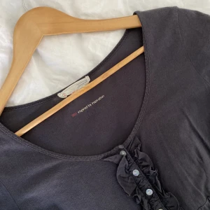 Odd Molly - svart klänning - Svart klänning från Odd Molly i storlek 2 (S). Knappar framtill. Använd få gånger, inga tecken på användning!