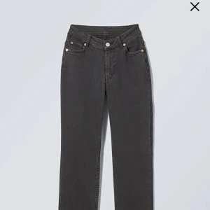 Weekday jeans twig - Säljer dessa jeansen då jag redan har många i samma färg🤗 storlek 25x32, nypris 590kr.