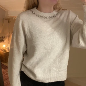Tröja - Tröja från H&M i storlek S. Tröjan är sällan använd och är gott skick!🌼Kontakta mig vid köp💛