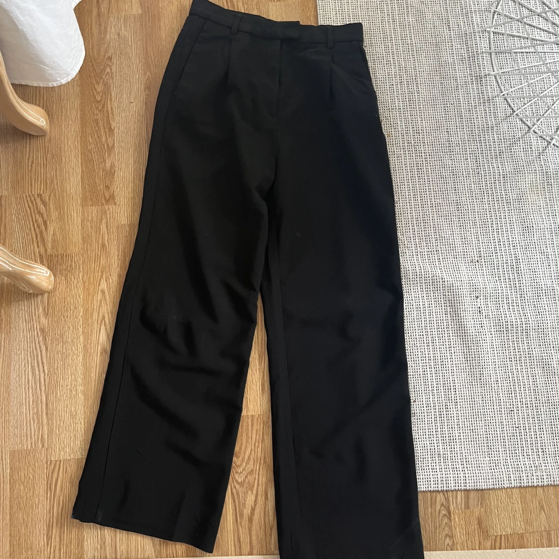 Djerf avenue svarta kostymbyxor ”favorite pants” storlek S - 90