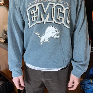 Urban Outfitters Sweater - Sjukt fin vintage tröja från Urban Outfitters. Köpte för 800 och inga tecken på användning.