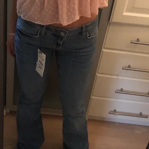 Jeans  - Låg midjade bootcut jeans. Aldrig använda. 