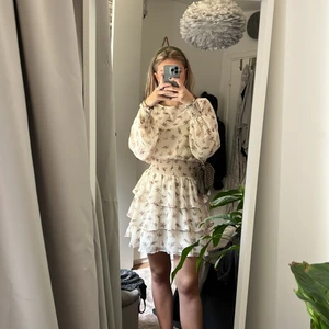 Klänning - Klänning från Gina tricot! Använt 4 gånger