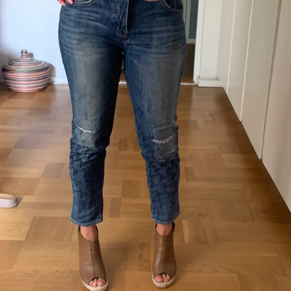 Midwaist Marc Jacobs Jeans  Boyfriend Jeans  Nypris: 2 200:- Kvinnan i bilden är 162 . Jeans & Byxor.