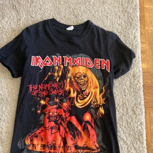 Ironmaiden tröja svart med tryck  - Svart tröja med tryck storleken extra small eller small 
