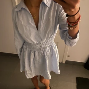 Classy klänning - Super fin kjortklänning som sitter tajtare i midjan. Så smickrande och Classy! 😍😍