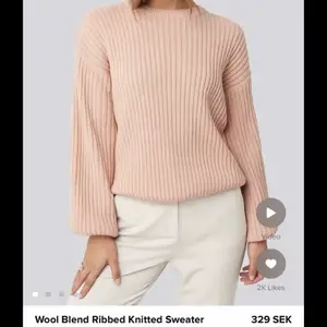 Fin stickad tröja i rosa från nakd. I storlek xs och säljer då jag inte använder denna längre. Köptes för 329 på nakd. Köparen står för frakten💕