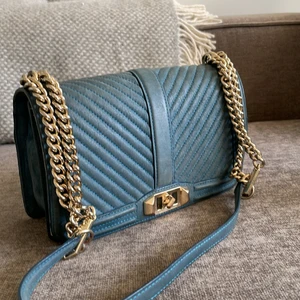 Rebecca Minkoff väska - Säljer min Rebecca Minkoff väska som jag köpte på NK för något år sedan då jag ej har någon användning för den! 