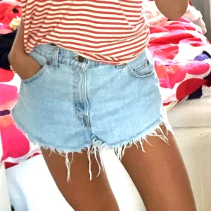 Levis shorts 501 - Perfekta sommar shorts! Levis inspererad! 💕 strl S-M! Funkar för mig som är S 