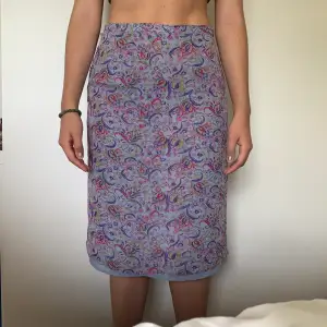 Selling this vintage Edward skirt made of 100% silk. Very lovely skirt for summer in medium length. 