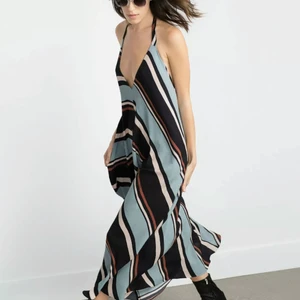 Mönstrad långklänning från zara - Mönstrad maxiklänning från zara i mönster. Storlek Xs/s. Fin till fest eller bröllop. 