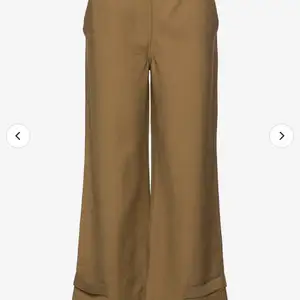 SÖKER! Om någon har dessa Second Female jasoine trousers att sälja skicka ett DM! 😀 Söker storlek S. 