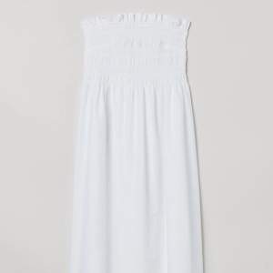 Vit trendig klänning med smock från H&M 🤍 aldrig använd 💖