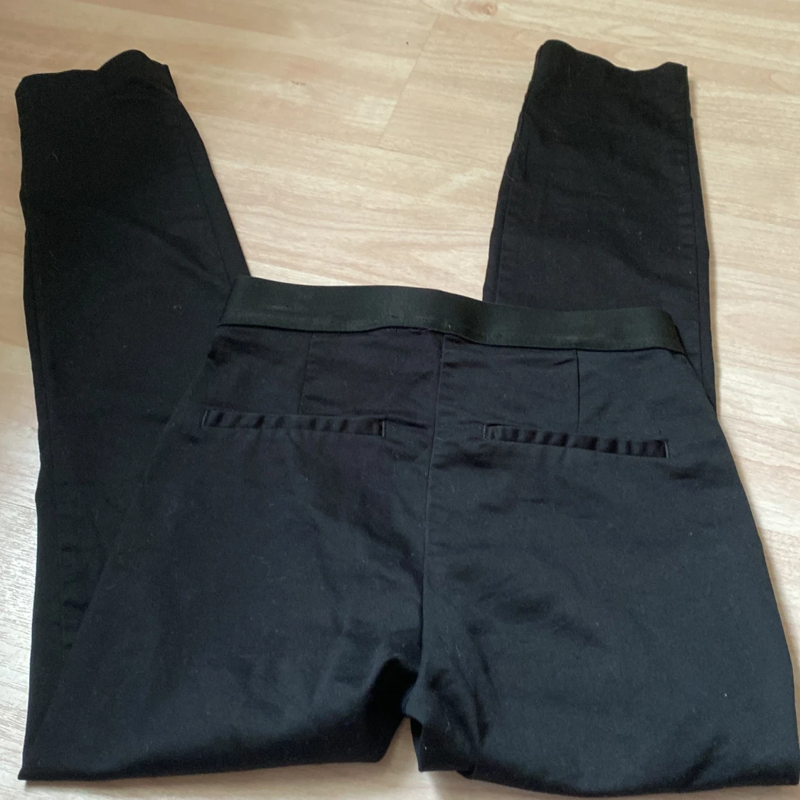 Svarta kostymbyxor  - 91