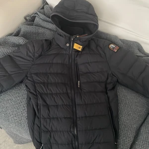 Parajumper jacka - Ganska ny men den är för liten för mig så har valt att sälja den