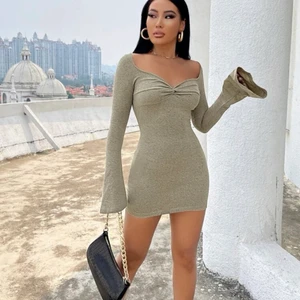 Klänning från shein - Endast provad! Exakt samma som på bilden. I storlek XS/S. Säljer för 80kr. Bilden är lånad från hemsidan.