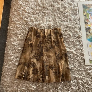 Kjol - Mönstrad brun kjol